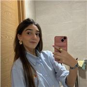 Me defino como una persona organizada, no tiene problemas con los estudios y me encantaría dar clases de educación primaria.
